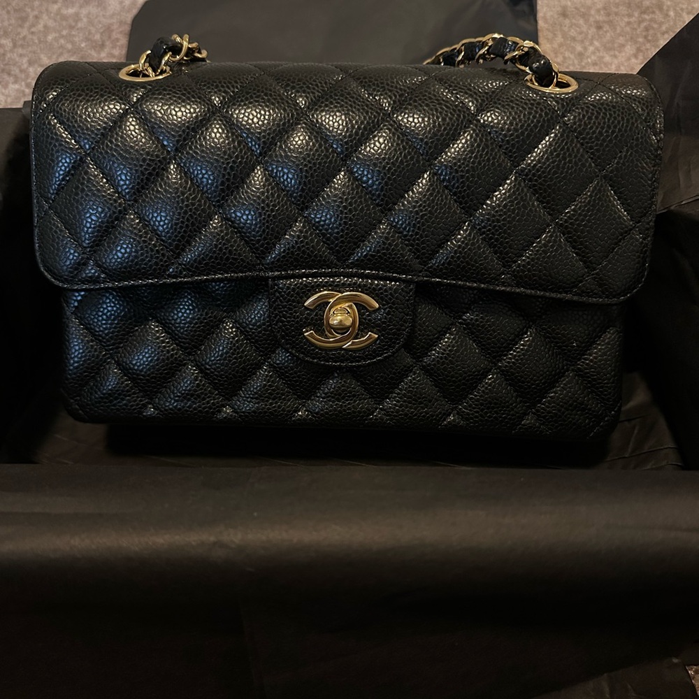 CHANEL Black Quilted Shoulder Bag with Gold Hardware